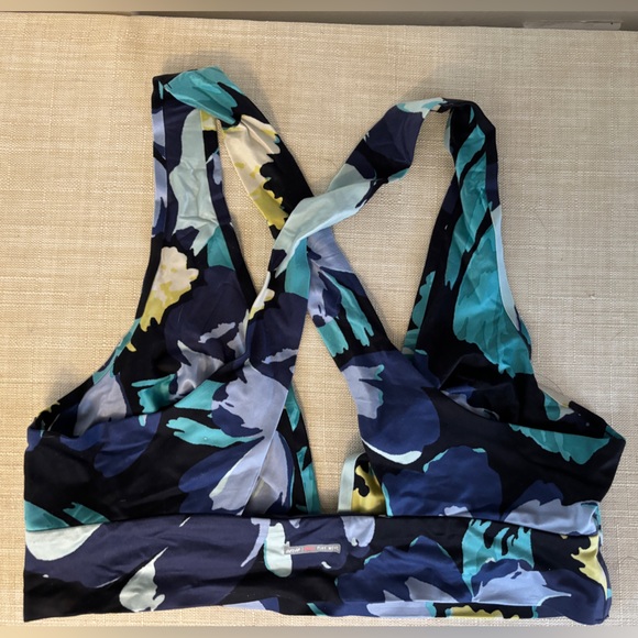 Aerie Sunnie Bralette in size medium. Contemporary pattern. - Picture 2 of 3